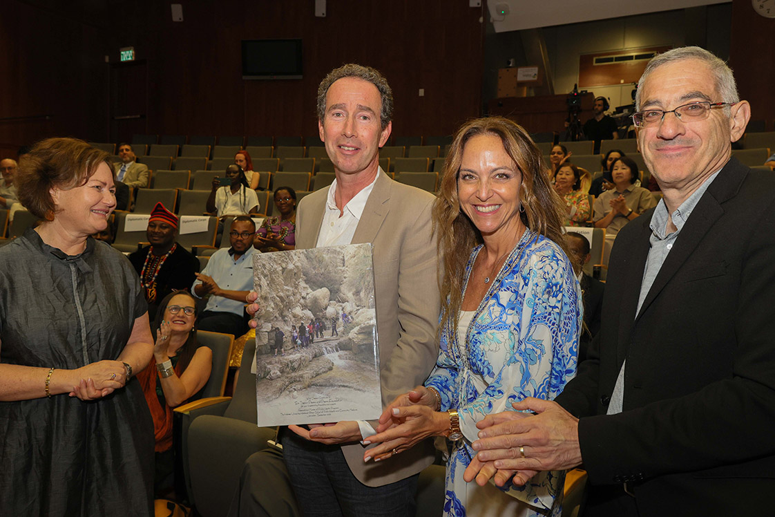 Sir Trevor and Lady Daniela Pears, Professor Yehuda Neumark, and Edna Jospe Perez