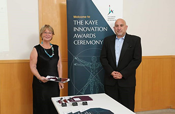 prof. Touitou receives the Kaye Prize